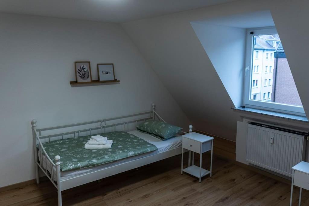 Moderne Ferienwohnung In Gelsenkirchen-Schalke Fuer 1 Bis 7 Personen Mit Terrasse, Ideal Fuer Gruppen & Stadionbesuche Exteriér fotografie