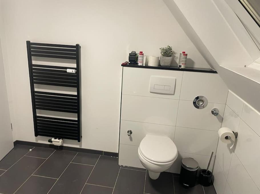 Moderne Ferienwohnung In Gelsenkirchen-Schalke Fuer 1 Bis 7 Personen Mit Terrasse, Ideal Fuer Gruppen & Stadionbesuche Exteriér fotografie