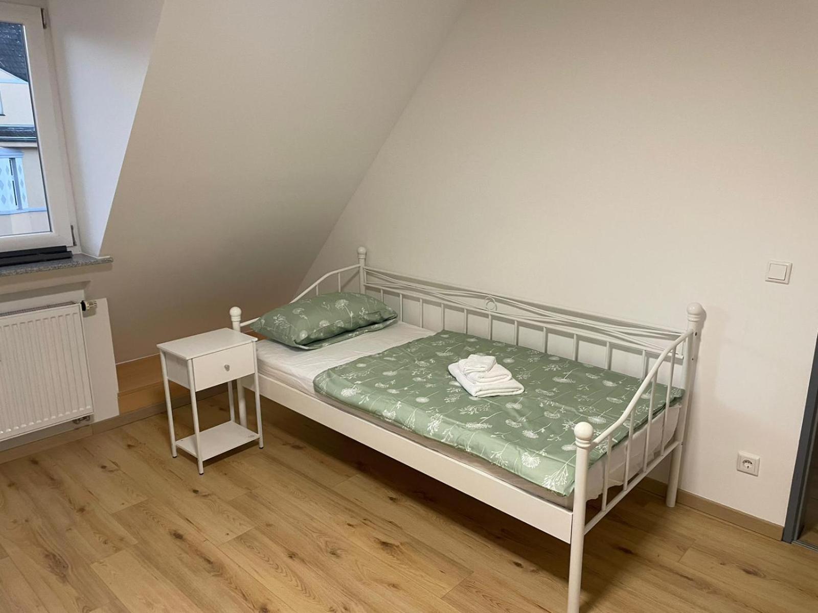 Moderne Ferienwohnung In Gelsenkirchen-Schalke Fuer 1 Bis 7 Personen Mit Terrasse, Ideal Fuer Gruppen & Stadionbesuche Exteriér fotografie